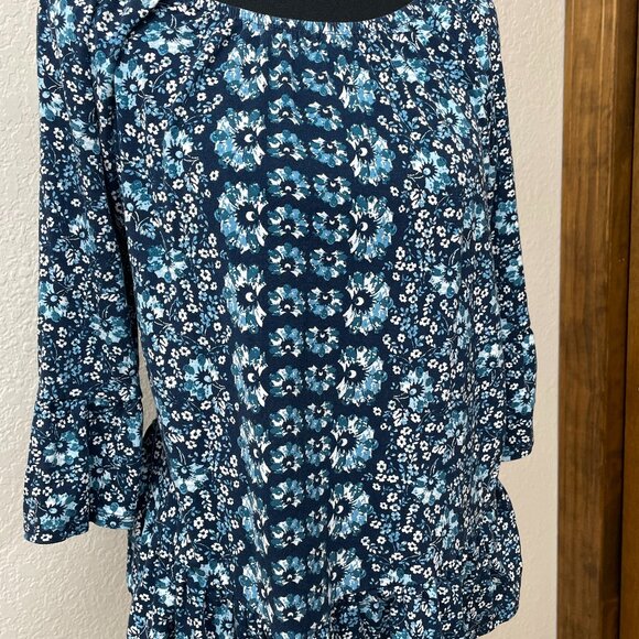 Style and Co. Flowered Top with 3/4 inch sleeves Size Medium - Picture 1 of 6